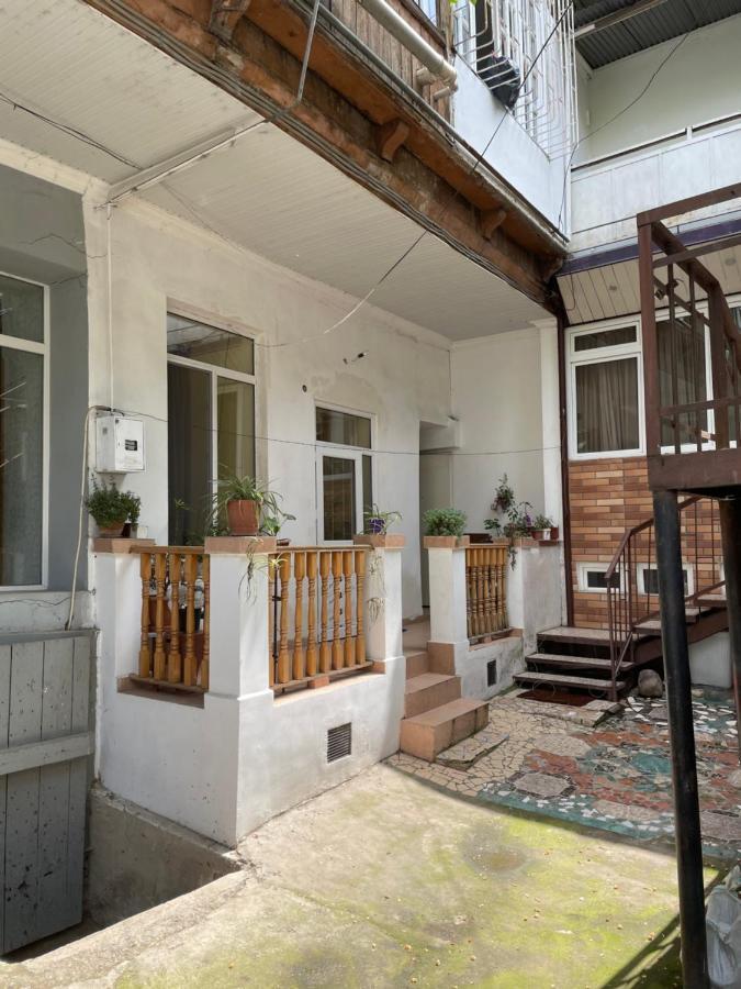 Leila Apartment Tbilisi Buitenkant foto