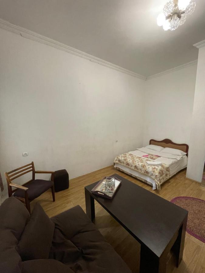 Leila Apartment Tbilisi Buitenkant foto
