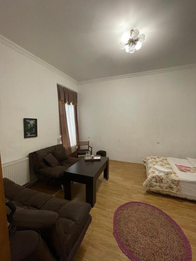 Leila Apartment Tbilisi Buitenkant foto
